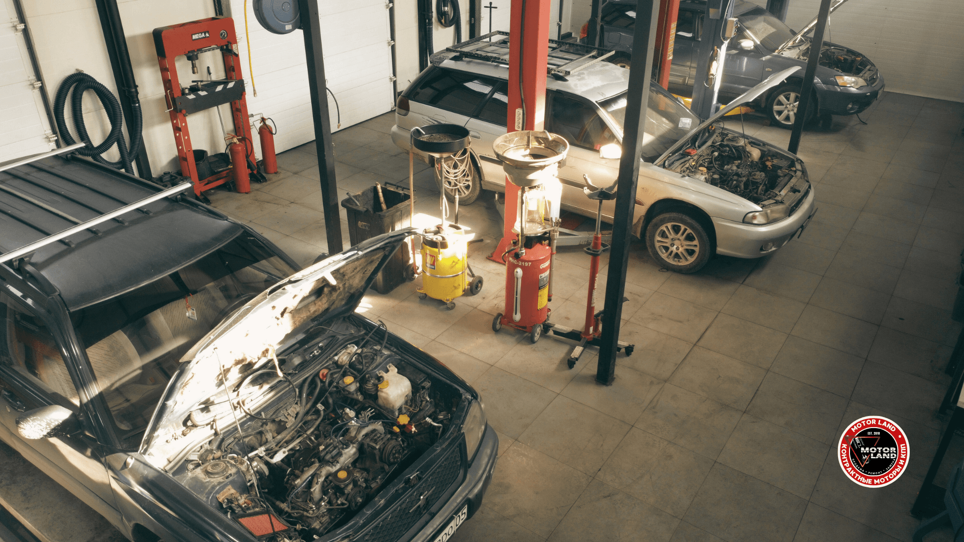 Автосервис Motor Land: рабочая зона с подъёмниками